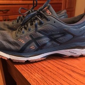 Asics Women tennis shoe